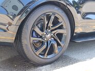Land Rover Discovery R-DYNAMIC HSE MHEV   black pack side steps black wheels painted calipers 19