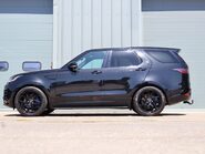 Land Rover Discovery R-DYNAMIC HSE MHEV   black pack side steps black wheels painted calipers 11