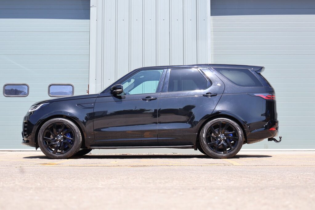 Land Rover Discovery R-DYNAMIC HSE MHEV   black pack side steps black wheels painted calipers 11