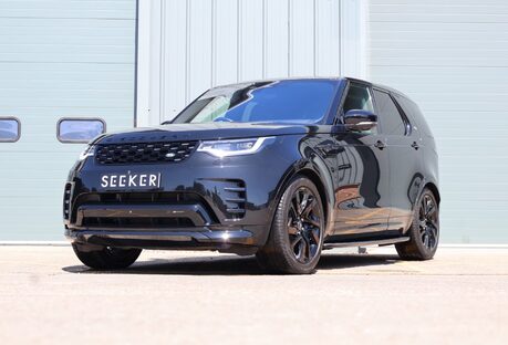 Land Rover Discovery R-DYNAMIC HSE MHEV   black pack side steps black wheels painted calipers