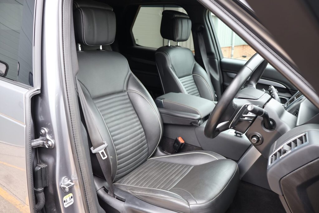 Land Rover Discovery COMMERCIAL DYNAMIC HSE styled by seeker genuine rear seats cost £7500 PV 15