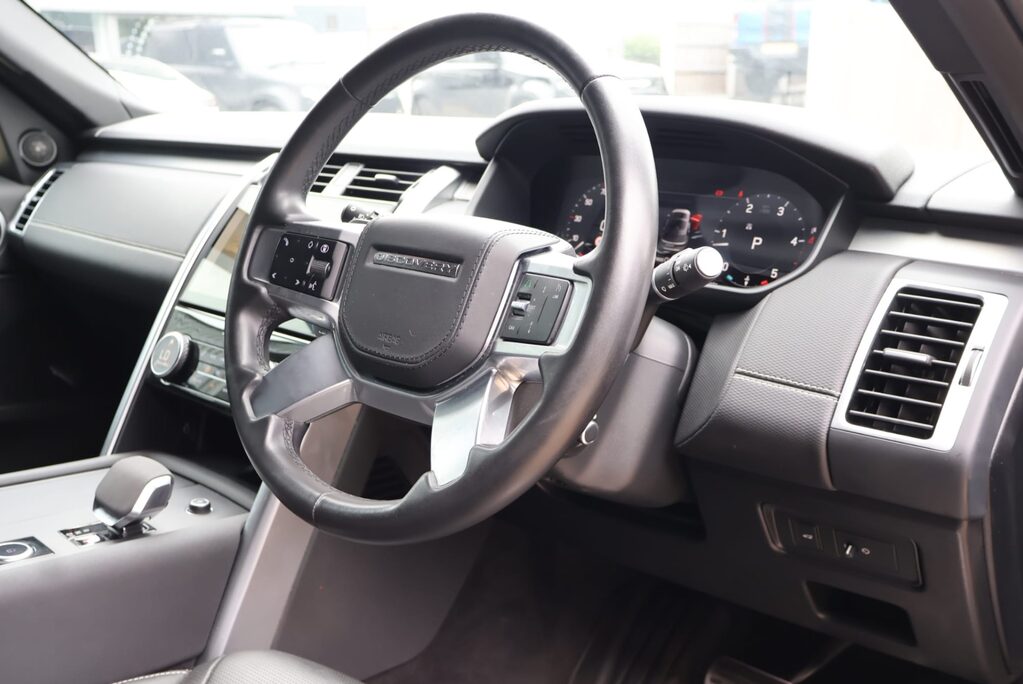 Land Rover Discovery COMMERCIAL DYNAMIC HSE styled by seeker genuine rear seats cost £7500 PV 10