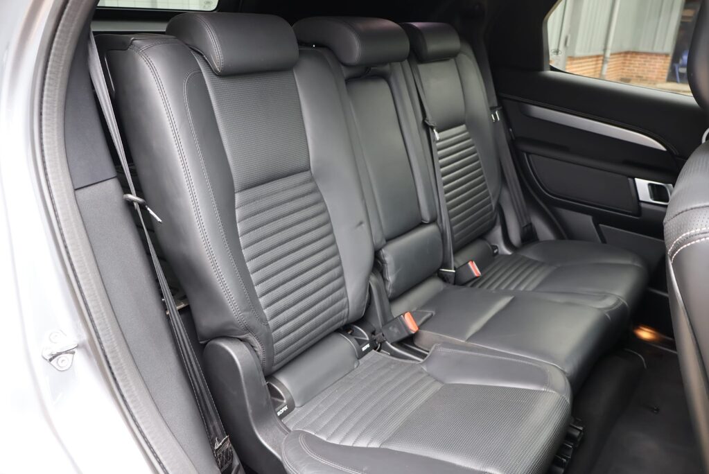 Land Rover Discovery COMMERCIAL DYNAMIC HSE styled by seeker genuine rear seats cost £7500 PV 16