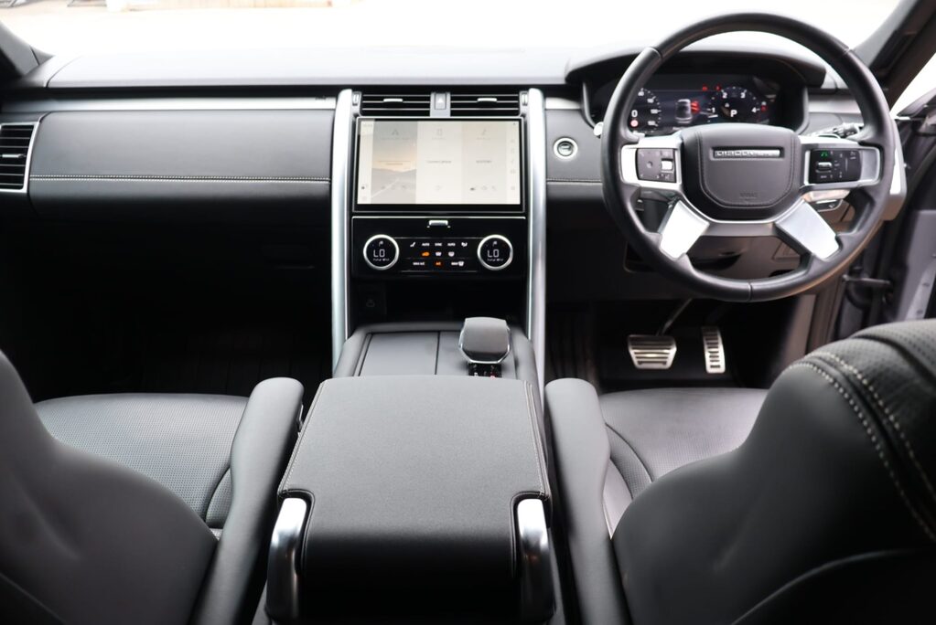 Land Rover Discovery COMMERCIAL DYNAMIC HSE styled by seeker genuine rear seats cost £7500 PV 18