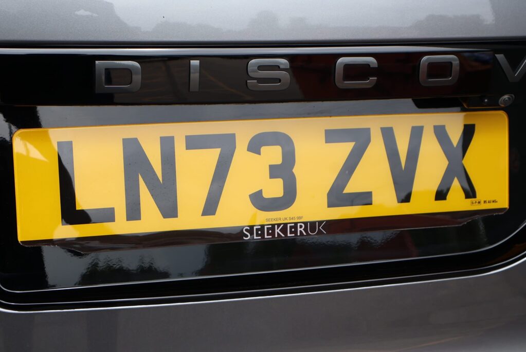 Land Rover Discovery COMMERCIAL DYNAMIC HSE styled by seeker genuine rear seats cost £7500 PV 20