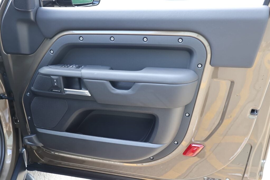 Land Rover Defender 90 Brand new HARD TOP 350  X-DYNAMIC HSE styled by seeker Matt PPF finish  21