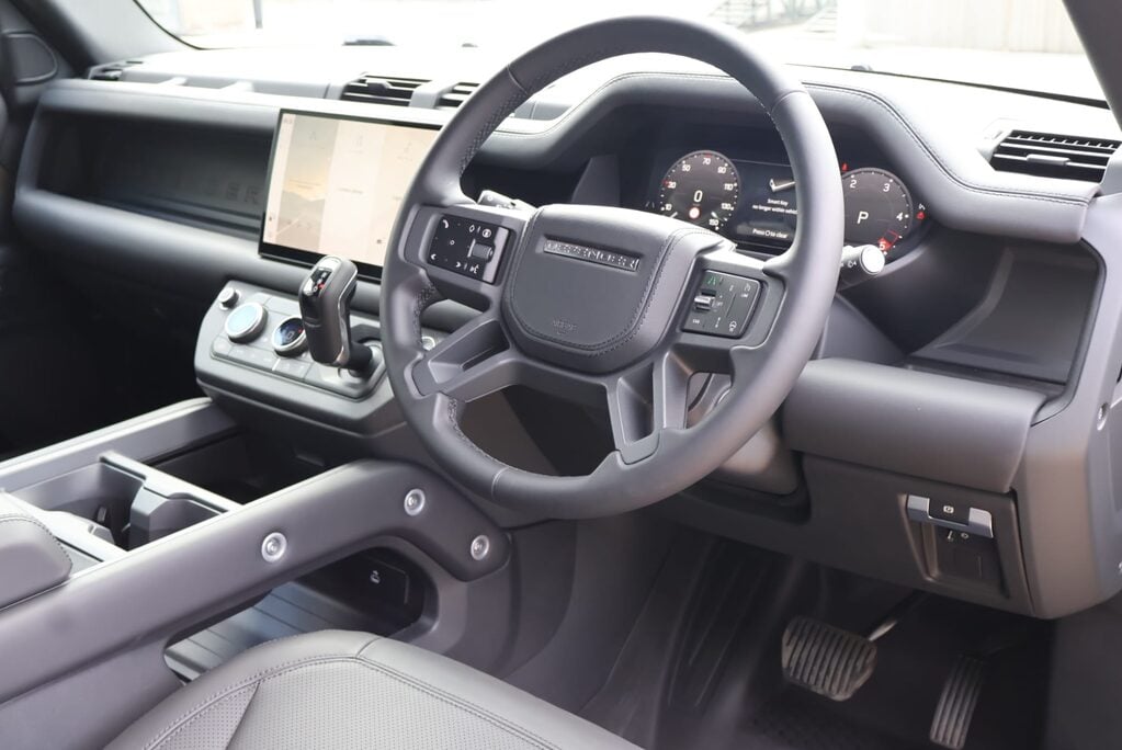 Land Rover Defender 90 Brand new HARD TOP 350  X-DYNAMIC HSE styled by seeker Matt PPF finish  22