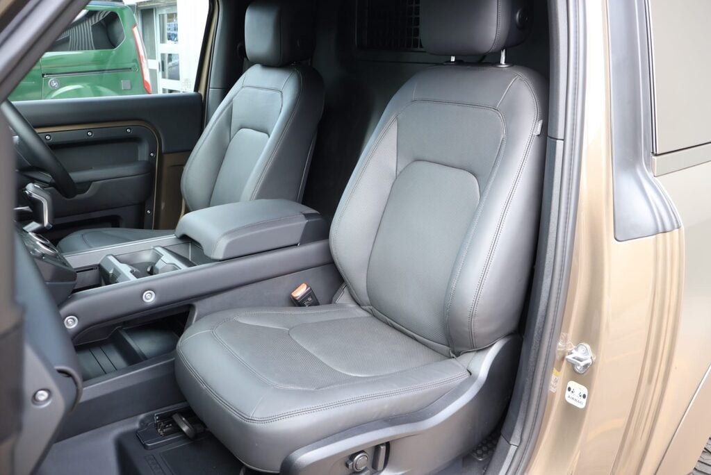 Land Rover Defender 90 Brand new HARD TOP 350  X-DYNAMIC HSE styled by seeker Matt PPF finish  28