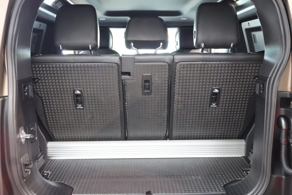 Land Rover Defender 90 NEW HARD TOP 350  X-DYNAMIC HSE styled by 20k spend inc genuine rear seat   35