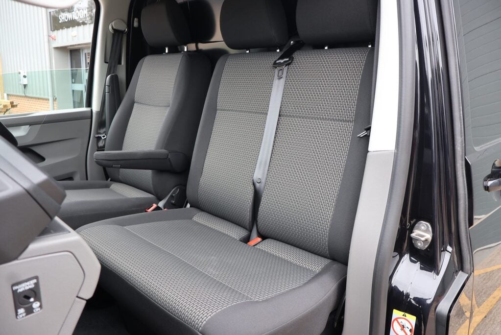 Volkswagen Transporter T30 TDI 150 HIGHLINE  AUTO styled by seeker with all terrain tyres  16