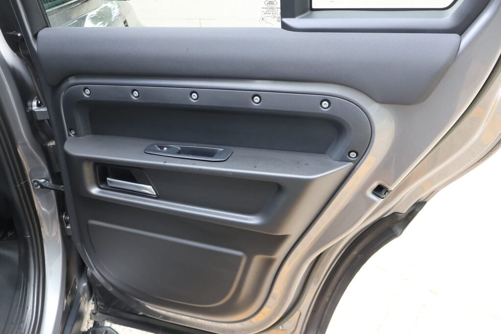 Land Rover Defender 110 HARD TOP SE MHEV styled by seeker genuine rear seat conversion 15k upgrades 21