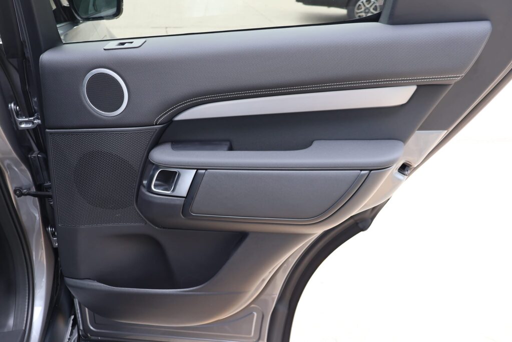 Land Rover Discovery BRAND NEW COMMERCIAL DYNAMIC HSE STYLED BY SEEKER  AND REAR SEAT CONVERSION 25