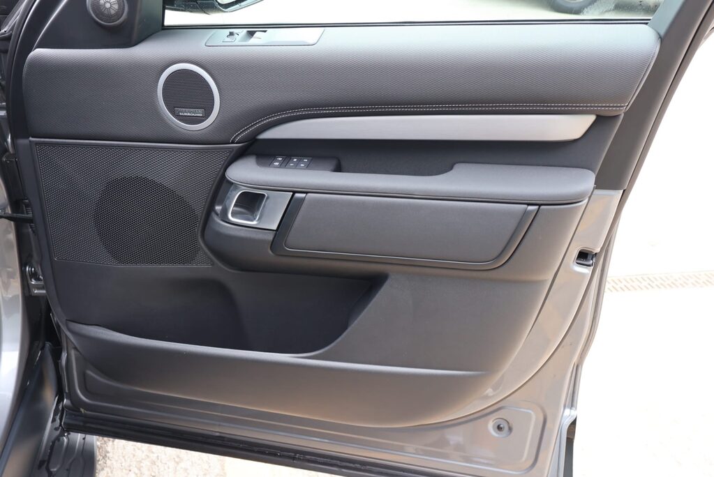 Land Rover Discovery BRAND NEW COMMERCIAL DYNAMIC HSE STYLED BY SEEKER  AND REAR SEAT CONVERSION 21