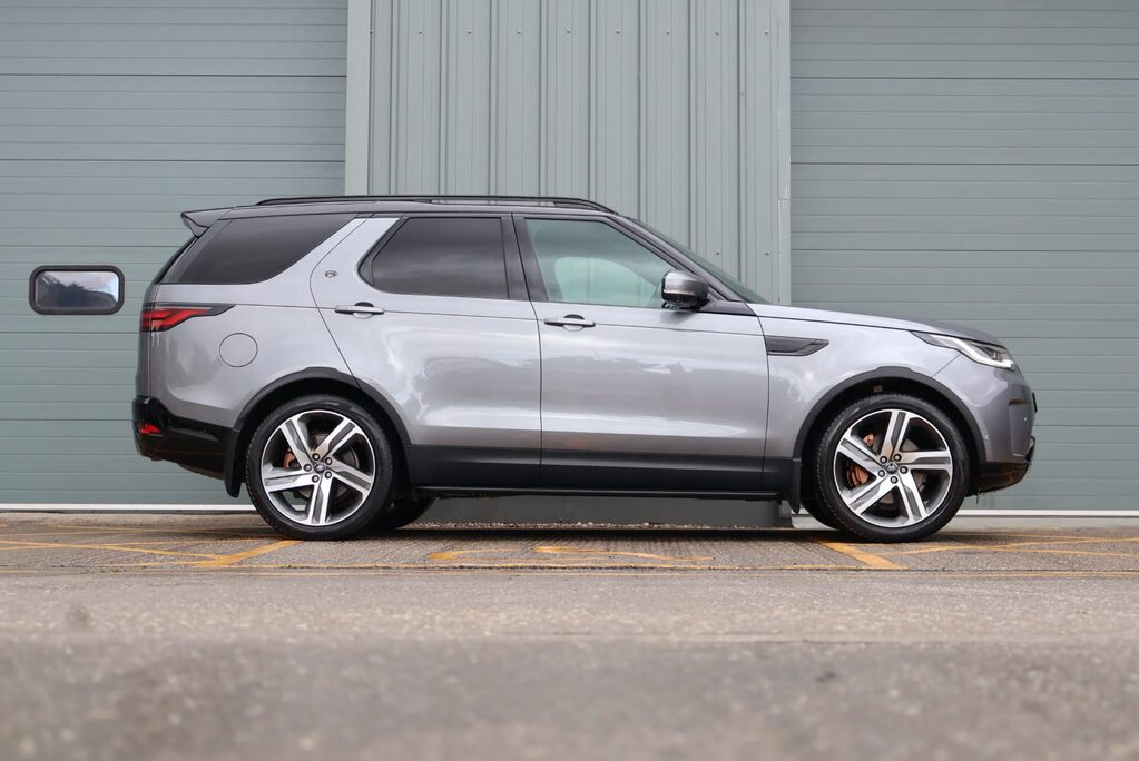 Land Rover Discovery HSE MHEV commercial with a rear seat conversion styled by seeker Uk 9