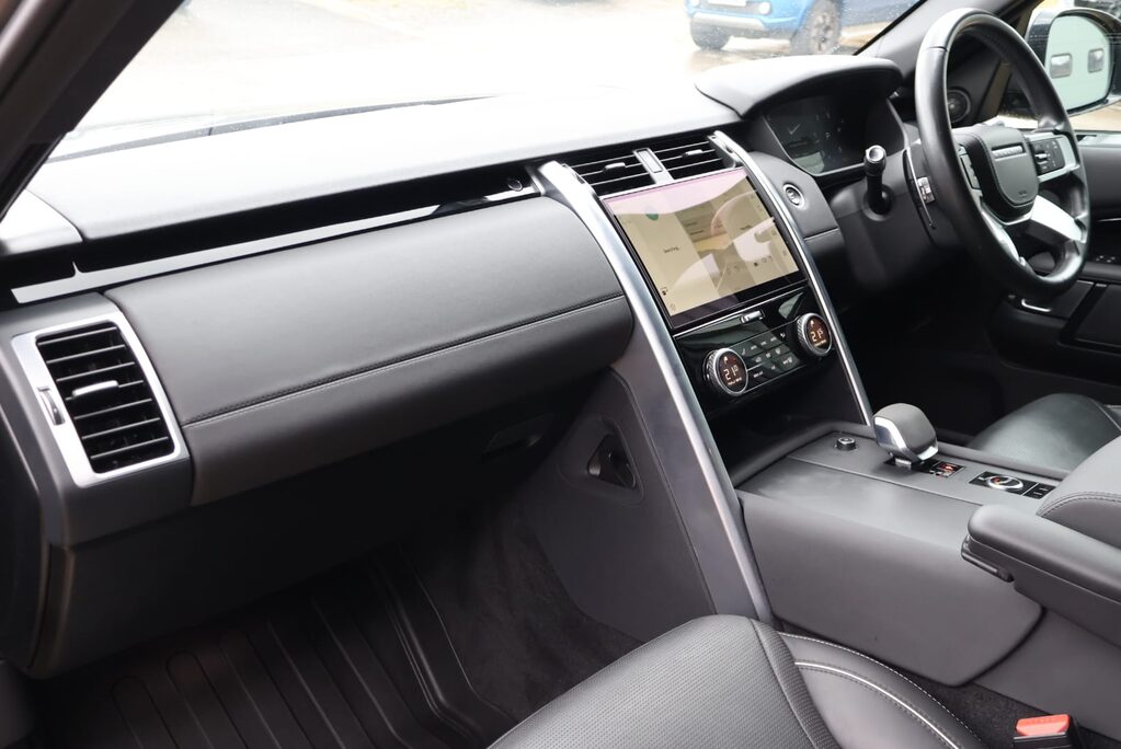 Land Rover Discovery HSE MHEV commercial with a rear seat conversion styled by seeker Uk 23