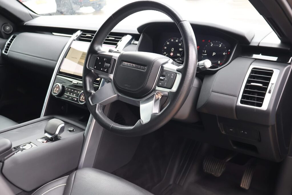 Land Rover Discovery HSE MHEV commercial with a rear seat conversion styled by seeker Uk 16