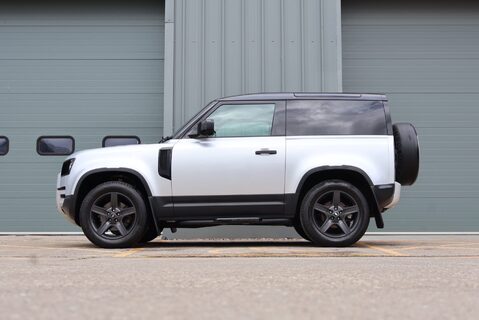 Land Rover Defender 90 HARD TOP MHEV with full genuine rear seat conversion Hse and rear glass  4
