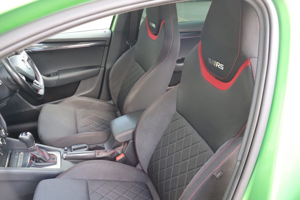 Skoda Octavia VRS TDI DSG 4X4 OVER 3000 FACTORY UPGRADES AMAZING RARE COLOUR  18