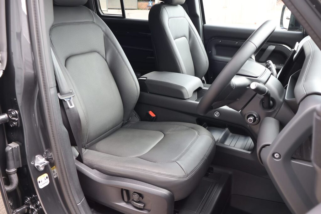 Land Rover Defender 110 2025  D250 HARD TOP X-DYNAMIC HSE  genuine  seat conversion styled seeker 18