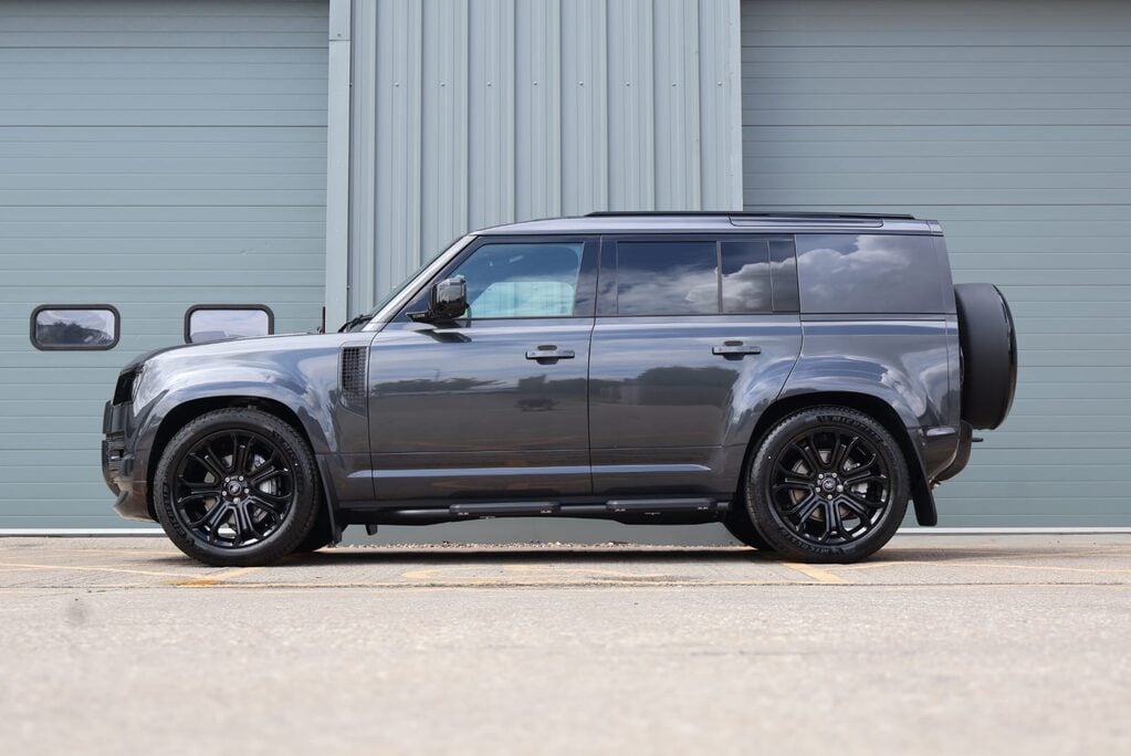 Land Rover Defender 110 2025  D250 HARD TOP X-DYNAMIC HSE  genuine  seat conversion styled seeker 10