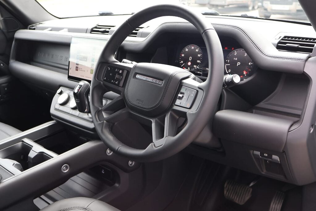 Land Rover Defender 110 2025  D250 HARD TOP X-DYNAMIC HSE  genuine  seat conversion styled seeker 20