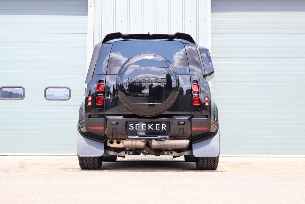 Land Rover Defender 110 2025 D350 HARD TOP X-DYNAMIC HSE huge factory spec rear seat conversion  9