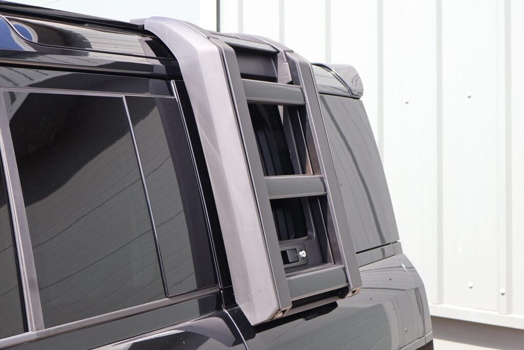 Land Rover Defender 110 2025 D350 HARD TOP X-DYNAMIC HSE huge factory spec rear seat conversion  12