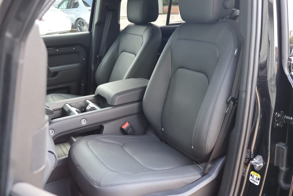 Land Rover Defender 110 2025 D350 HARD TOP X-DYNAMIC HSE huge factory spec rear seat conversion  15