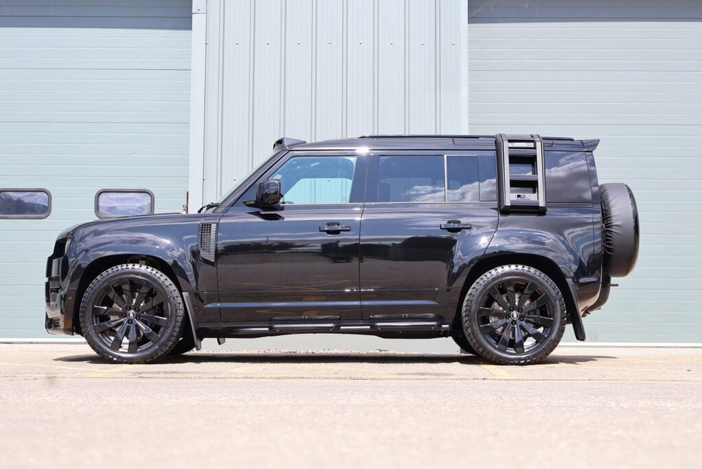 Land Rover Defender 110 2025 D350 HARD TOP X-DYNAMIC HSE huge factory spec rear seat conversion  10