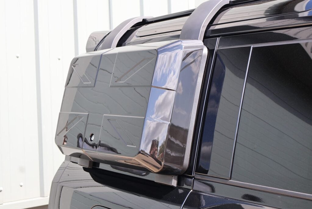 Land Rover Defender 110 2025 D350 HARD TOP X-DYNAMIC HSE huge factory spec rear seat conversion  13