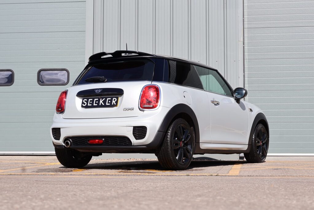 Mini Hatch COOPER SPORT WITH UPGRADE WHEELS BLACK PACK PRIVACY GLASS 6