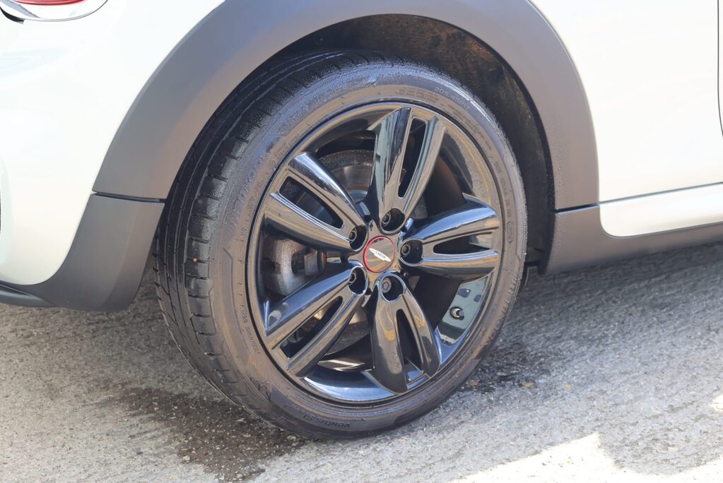 Mini Hatch COOPER SPORT WITH UPGRADE WHEELS BLACK PACK PRIVACY GLASS 11