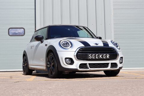 Mini Hatch COOPER SPORT WITH UPGRADE WHEELS BLACK PACK PRIVACY GLASS 3