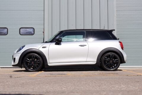 Mini Hatch COOPER SPORT WITH UPGRADE WHEELS BLACK PACK PRIVACY GLASS 9