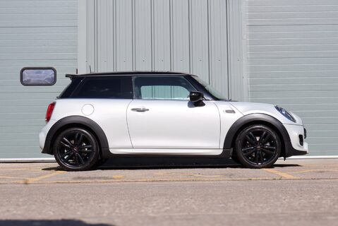 Mini Hatch COOPER SPORT WITH UPGRADE WHEELS BLACK PACK PRIVACY GLASS 8