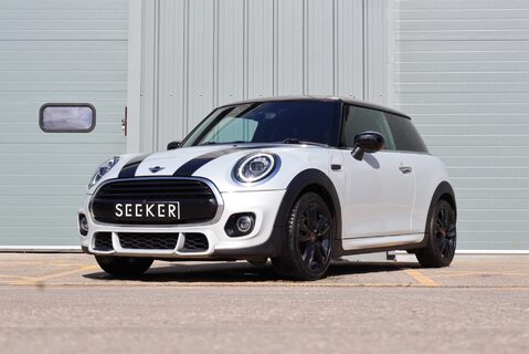Mini Hatch COOPER SPORT WITH UPGRADE WHEELS BLACK PACK PRIVACY GLASS 1