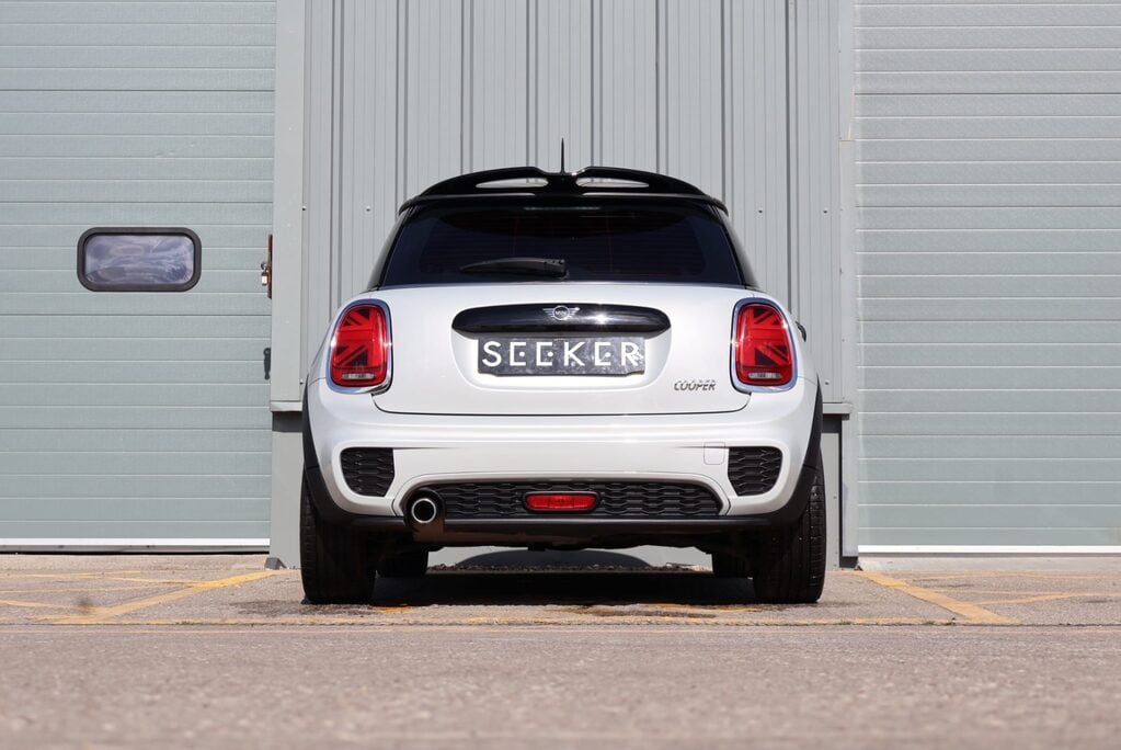 Mini Hatch COOPER SPORT WITH UPGRADE WHEELS BLACK PACK PRIVACY GLASS 5