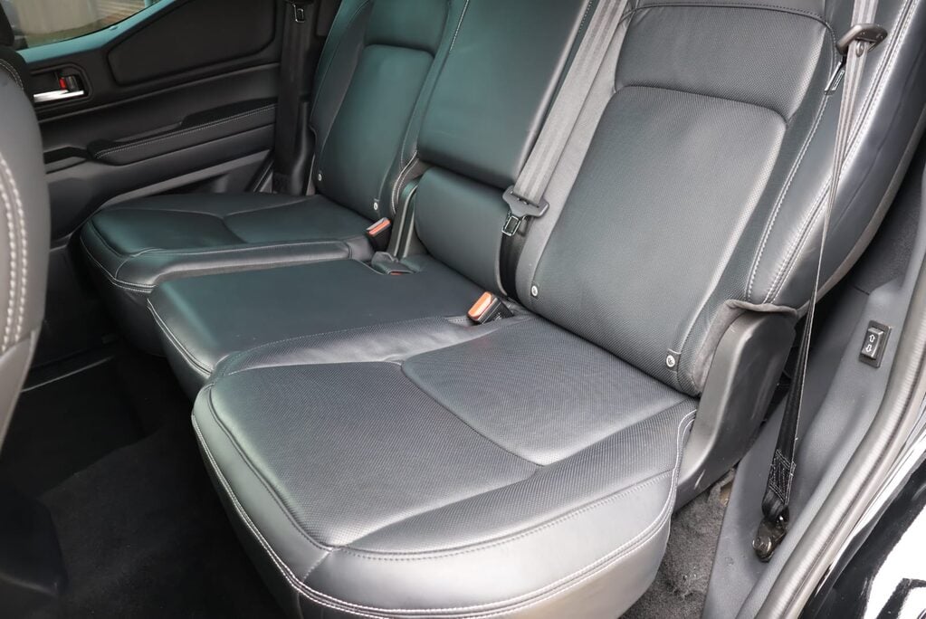 Toyota Land Cruiser COMMERCIAL WITH  REAR SEATS AND PRIVACY  26