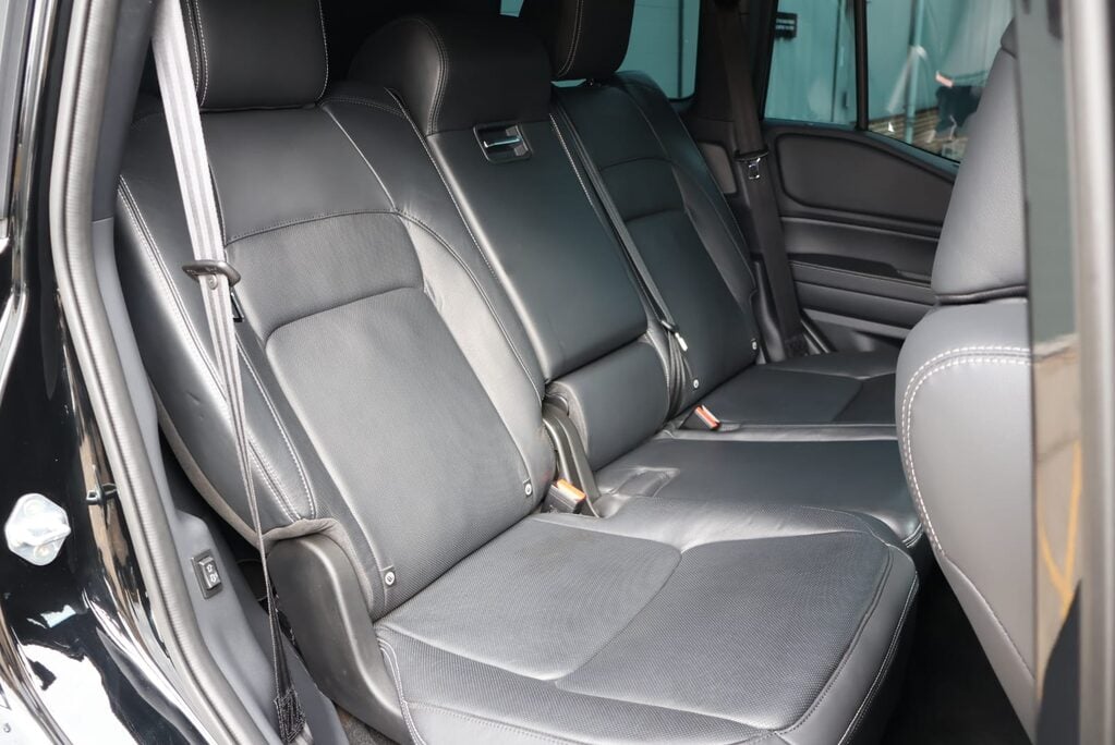 Toyota Land Cruiser COMMERCIAL WITH  REAR SEATS AND PRIVACY  17