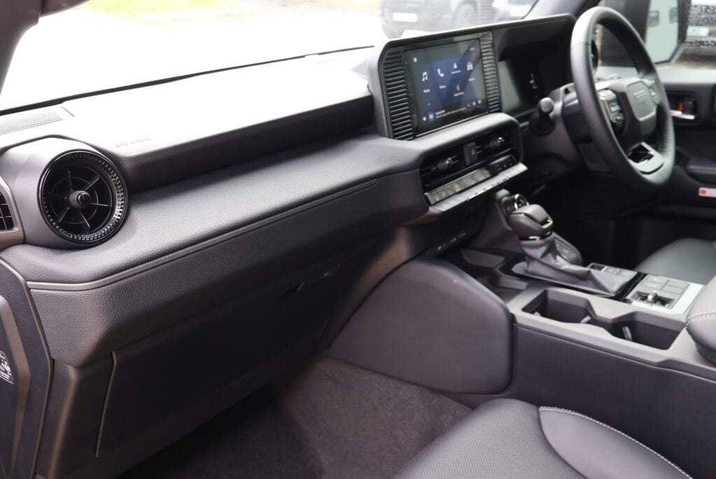 Toyota Land Cruiser COMMERCIAL WITH  REAR SEATS AND PRIVACY  18