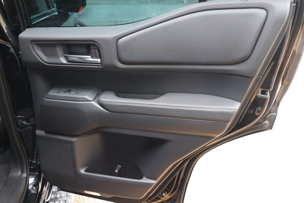 Toyota Land Cruiser BRAND NEW COMMERCIAL REAR PRIVACY GLASS Hi GLOSS FINISH  MUD TERRAIN TYRES 23