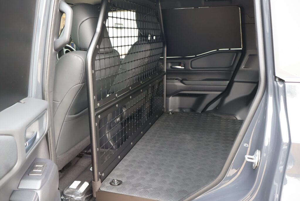 Toyota Land Cruiser BRAND NEW COMMERCIAL REAR PRIVACY GLASS Hi GLOSS FINISH  MUD TERRAIN TYRES 13