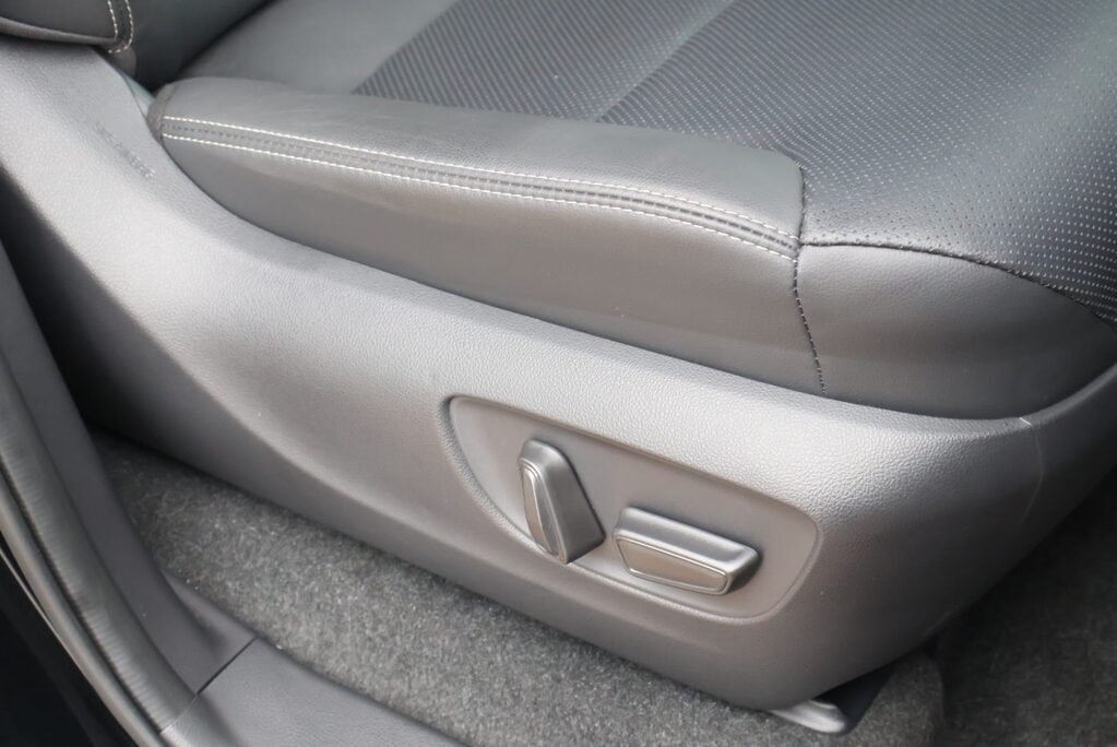 Toyota Land Cruiser BRAND NEW COMMERCIAL REAR PRIVACY GLASS Hi GLOSS FINISH  MUD TERRAIN TYRES 27