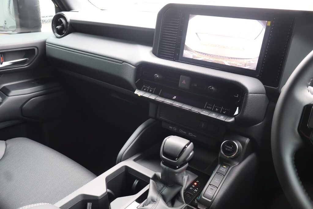 Toyota Land Cruiser BRAND NEW COMMERCIAL REAR PRIVACY GLASS Hi GLOSS FINISH  MUD TERRAIN TYRES 29