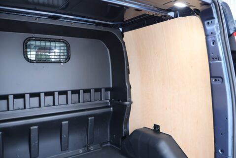 Ford Transit Custom 320 SPORT L1H1 DCIV DOUBLE CAB  Stunning condition  PRICE MATCH OFFER  27