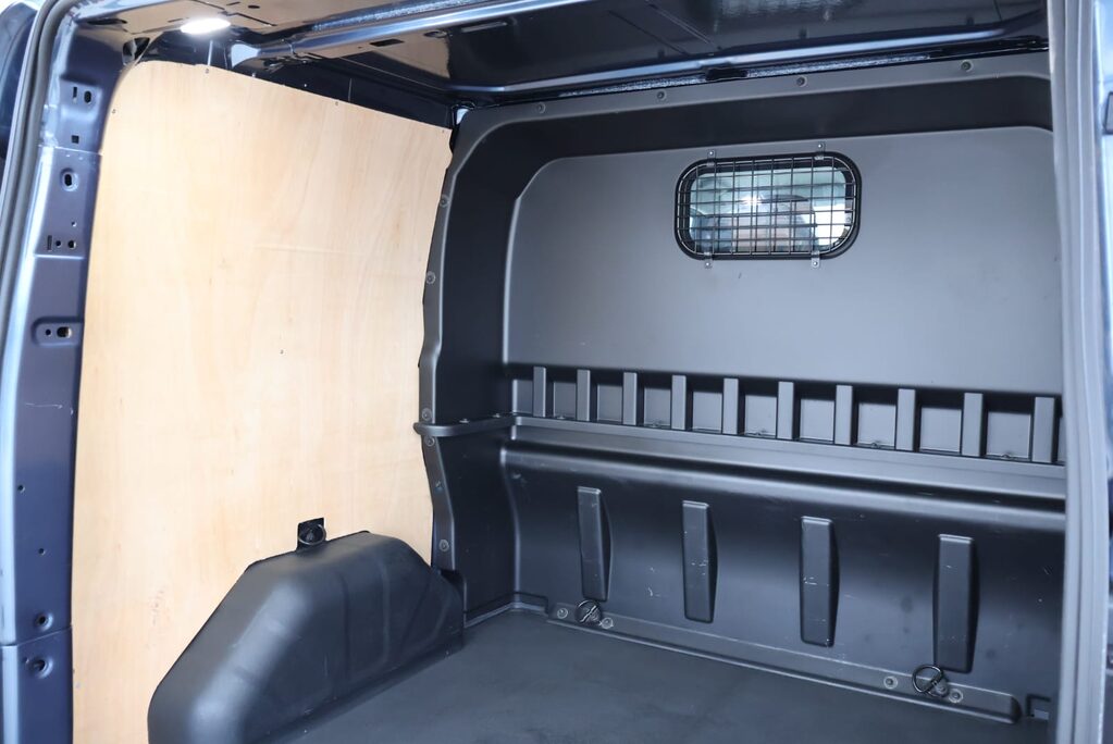 Ford Transit Custom 320 SPORT L1H1 DCIV DOUBLE CAB  Stunning condition  PRICE MATCH OFFER  31