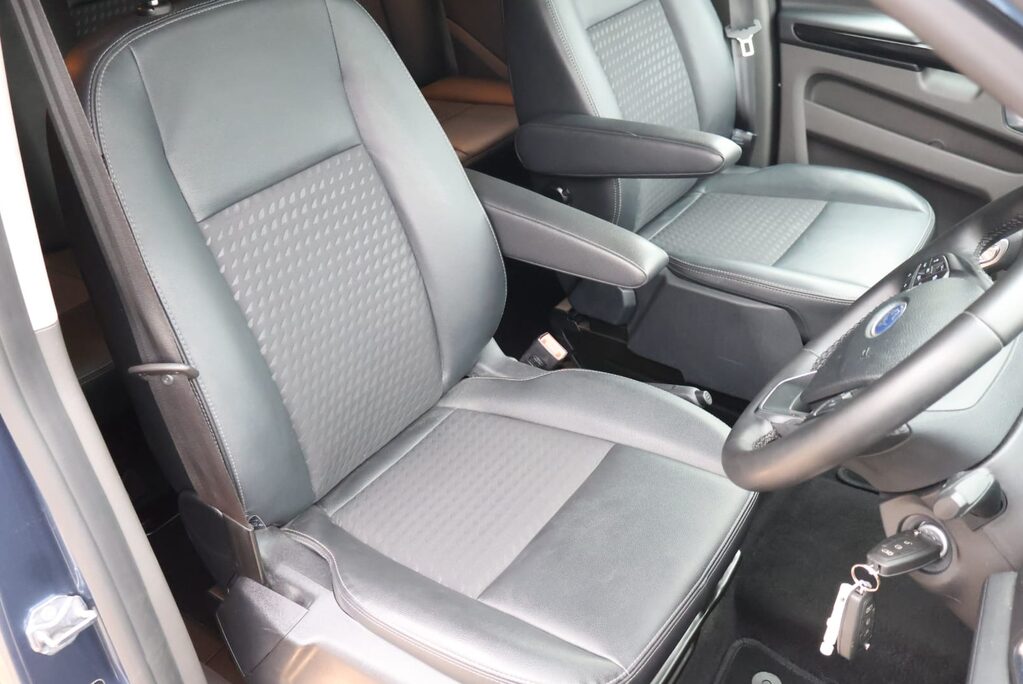 Ford Transit Custom 320 SPORT L1H1 DCIV DOUBLE CAB  Stunning condition  PRICE MATCH OFFER  5