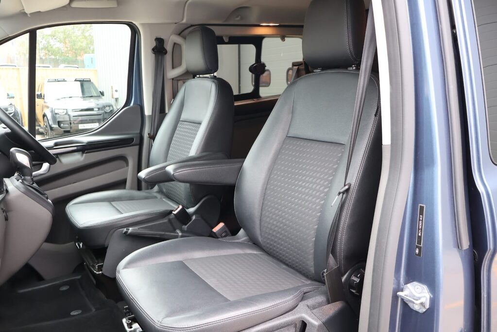 Ford Transit Custom 320 SPORT L1H1 DCIV DOUBLE CAB  Stunning condition  PRICE MATCH OFFER  21