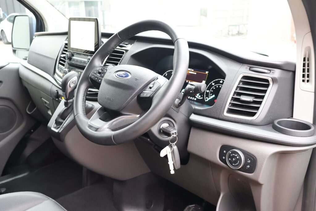 Ford Transit Custom 320 SPORT L1H1 DCIV DOUBLE CAB  Stunning condition  PRICE MATCH OFFER  6