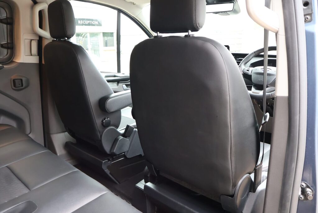 Ford Transit Custom 320 SPORT L1H1 DCIV DOUBLE CAB  Stunning condition  PRICE MATCH OFFER  15